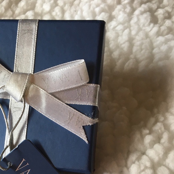 Vanna K 2.46ctw diamond stimulant in Eterno rose ring size 6. Brand new in box - Picture 2 of 2